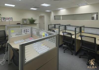 1,406 قدم مربع مكتب مدرجة بسعر AED 1,500,000.