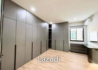 Luxury Home Office for rent in Ratchayotin