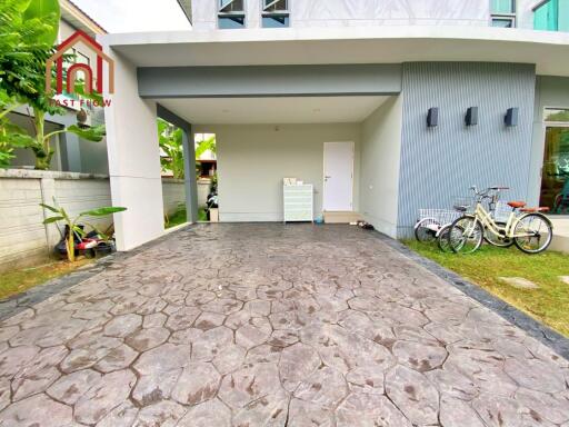 Covered driveway with bicycles and greenery