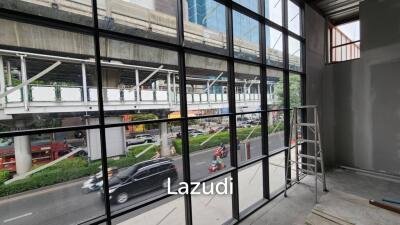 98SQM Two-storey Main Road Sukhumvit Ekamai Intersection - Beside Cafe, Famous Restaurant and Salon