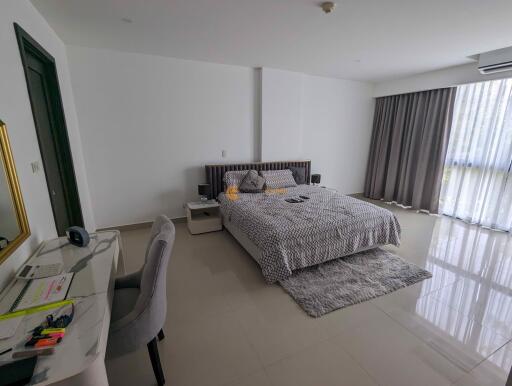 คอนโดนี้มี 2 ห้องนอน  อยู่ในโครงการ คอนโดมิเนียมชื่อ The Park Jomtien Condominium 