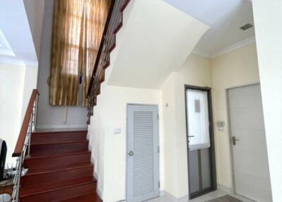 3 Bed 4 Bath 398.4 Sqm House For Rent