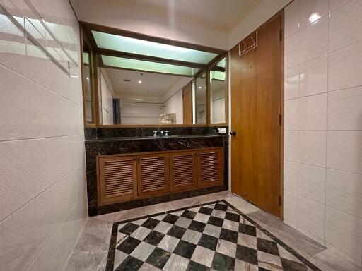 2-bedroom spacious condo for sale close to Icon Siam