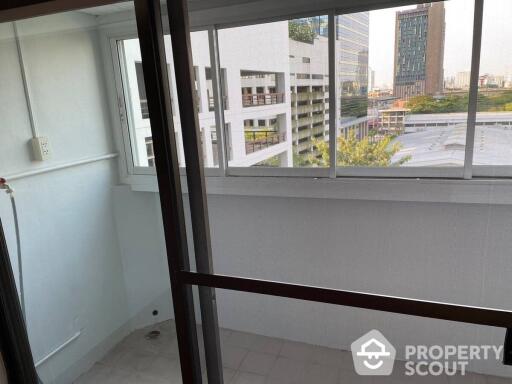 1-BR Condo at Beverly Tower near ARL Makkasan