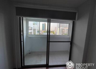 1-BR Condo at Beverly Tower near ARL Makkasan