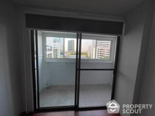 1-BR Condo at Beverly Tower near ARL Makkasan