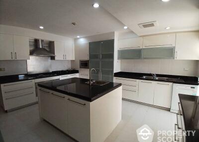 4-BR Apt. near BTS Phrom Phong