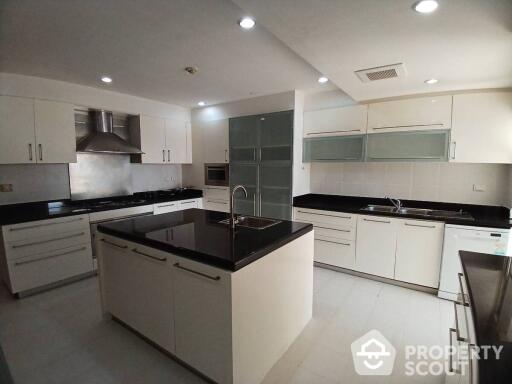 4-BR Apt. near BTS Phrom Phong