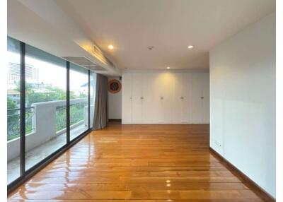 Pet Friendly 3-Bedroom Condo in Prime Sukhumvit Area with Spacious Layout