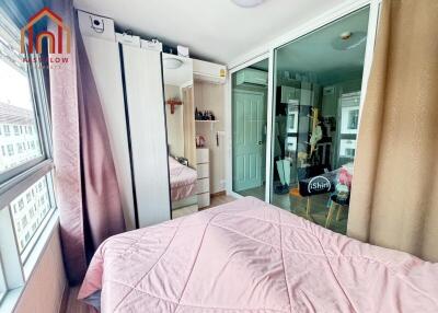 Cozy bedroom with mirrored wardrobe and pink bedspread