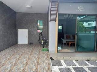 Covered outdoor area with bike and sliding door entrance