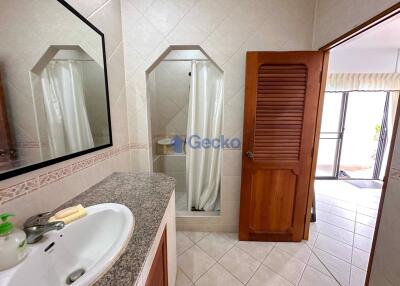 4 Bedrooms House in Nirvana Pool 2 East Pattaya H011748