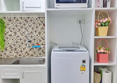 Compact kitchen space with integrated laundry area