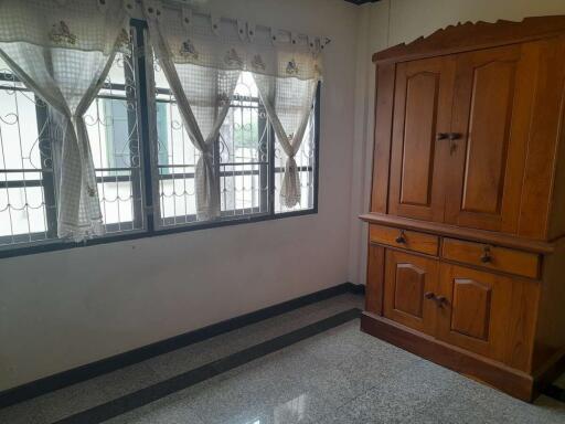 3 Bedroom House Busarin Village, Land and House Park, Nong Chom