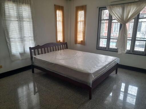 3 Bedroom House Busarin Village, Land and House Park, Nong Chom