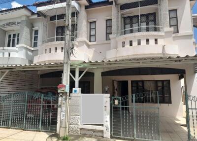 3 Bedroom House Busarin Village, Land and House Park, Nong Chom