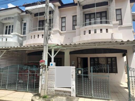 3 Bedroom House Busarin Village, Land and House Park, Nong Chom