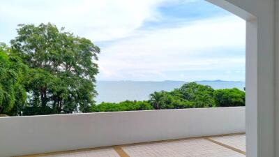 1-Bedroom Condo with Panoramic Sea View