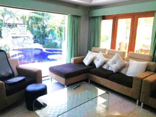 Spacious property with garden in East Pattaya