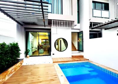 Modern 2-story townhome with private pool