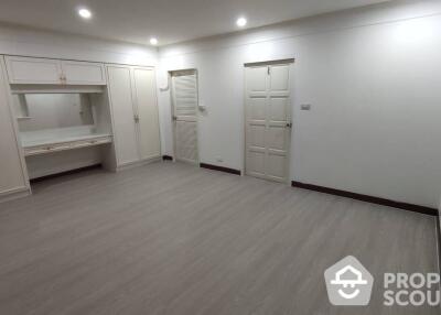 3-BR Townhouse near BTS Thong Lor