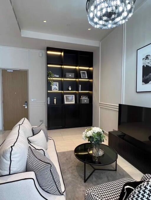 2 bed Condo in Ashton Silom Suriyawong Sub District C021008