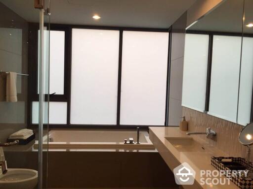 2-BR Condo at Rhythm Sukhumvit 42 near BTS Ekkamai (ID 510944)