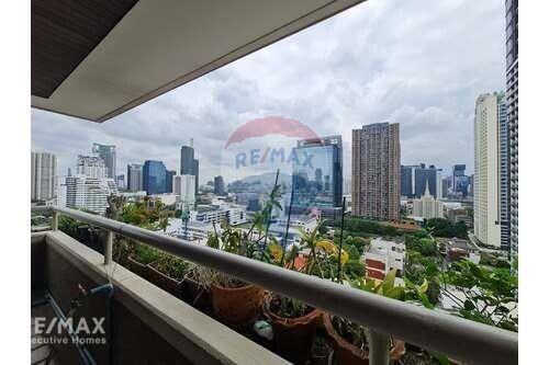 Pet-Friendly 21 Bedroom Condo with Nice City Views  MRT Phetchaburi 6 Mins Walk