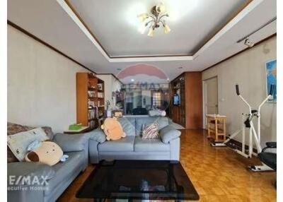 Pet-Friendly 21 Bedroom Condo with Nice City Views  MRT Phetchaburi 6 Mins Walk