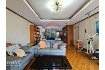 Pet-Friendly 21 Bedroom Condo with Nice City Views  MRT Phetchaburi 6 Mins Walk