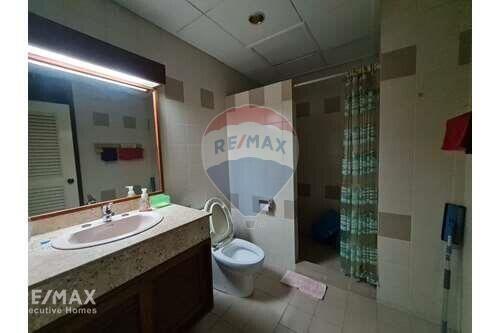 Pet-Friendly 21 Bedroom Condo with Nice City Views  MRT Phetchaburi 6 Mins Walk