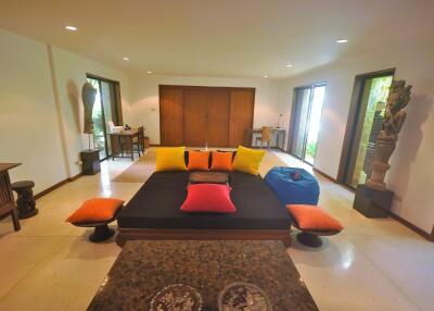 Modern living room with colorful cushions