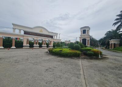 Entrance gate with landscape garden