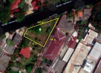 Aerial view of a plot of land near an apartment complex