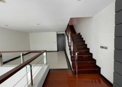 Modern Staircase with Wooden Steps and Glass Balustrade