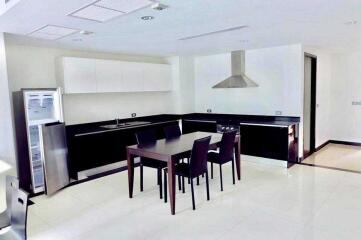 Modern kitchen with dining area