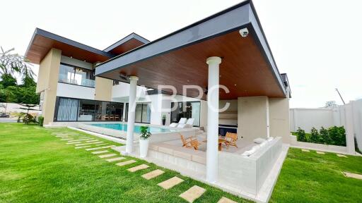 4 Bedrooms 6 Bathrooms in East Pattaya