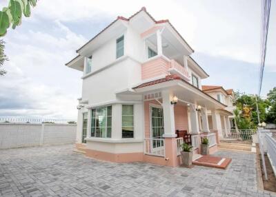 Ban Chollada by Land & House 3 Bedroom House