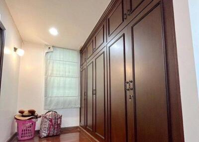 3-BR House near BTS Victory Monument