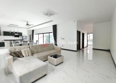 Prime Location! Contemporary 3-Bedroom Pool Villa 5km from Bluport Shopping Mall and Beach in Hua Hin (Off-plan & Unfurnished)