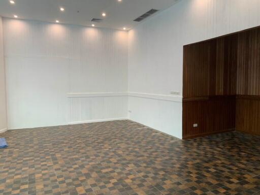 For Rent Bangkok Retail Sukhumvit BTS Phra Khanong Watthana