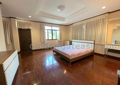 4 Bedrooms with Study Room Detached House - Sukhumvit Nana