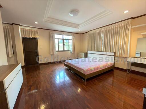 4 Bedrooms with Study Room Detached House - Sukhumvit Nana