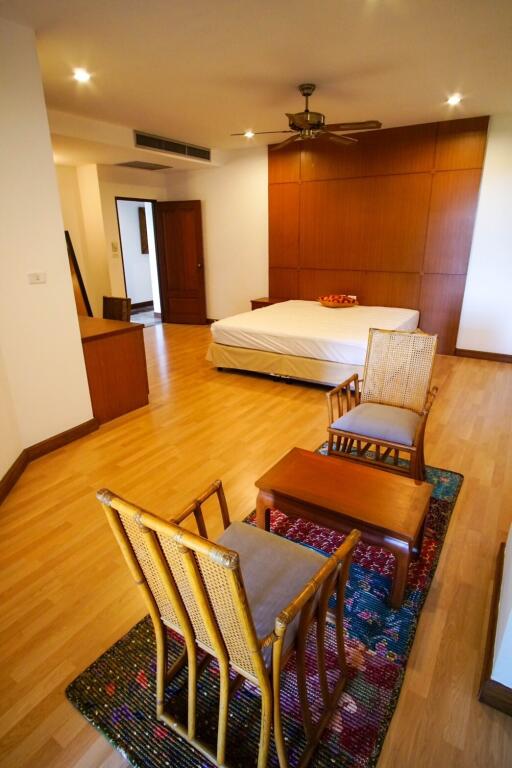 Raintree Village Apartment - Spacious Three Bedroom Condo with Bonus Rooms for Rent in Phrom Phong