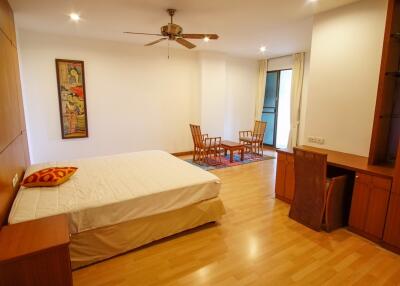Raintree Village Apartment - Spacious Three Bedroom Condo with Bonus Rooms for Rent in Phrom Phong