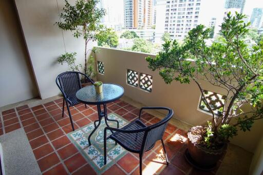 Raintree Village Apartment - Spacious Three Bedroom Condo with Bonus Rooms for Rent in Phrom Phong