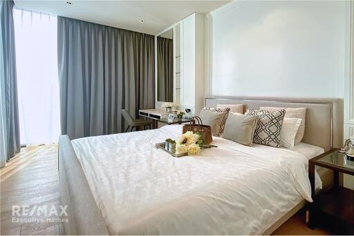 Luxury Modern 2 Bed Condo near BTS Chit Lom (5 mins walk)