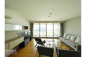 Luxurious 4-Bedroom Condo with Pet-Friendly Amenities in Thong Lo