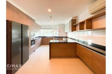 Luxurious 4-Bedroom Condo with Pet-Friendly Amenities in Thong Lo