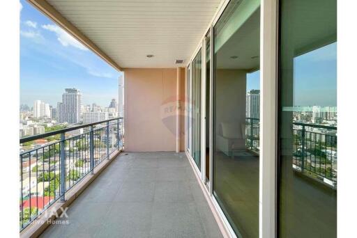 Luxurious 4-Bedroom Condo with Pet-Friendly Amenities in Thong Lo